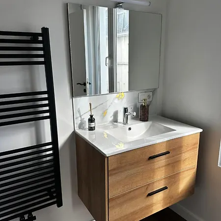Lovely 1br & 1lr For 4p, Only 15 Min Walk To Center 아파트 헨트