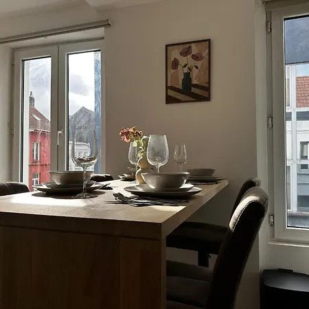 Lovely 1br & 1lr For 4p, Only 15 Min Walk To Center *