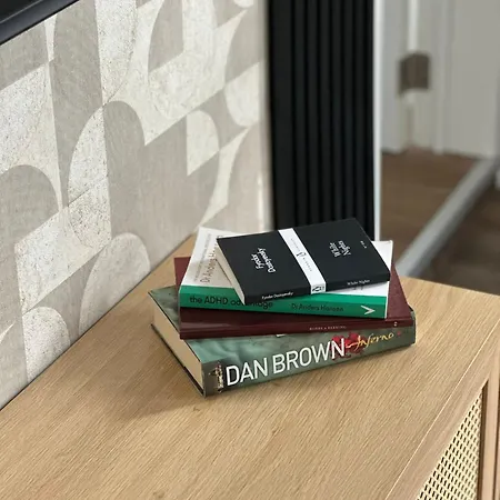 Apartament Lovely 1br & 1lr For 4p, Only 15 Min Walk To Center *