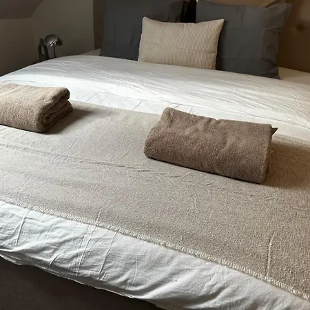 Lovely 1br & 1lr For 4p, Only 15 Min Walk To Center *