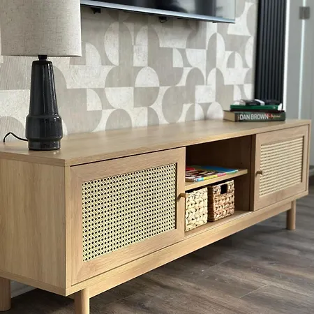 Lovely 1br & 1lr For 4p, Only 15 Min Walk To Center Apartament