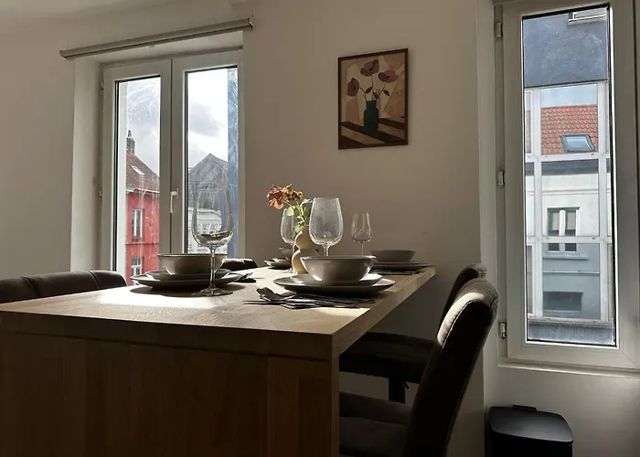 Lovely 1br & 1lr For 4p, Only 15 Min Walk To Center *